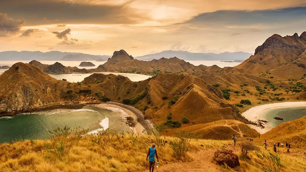 perfect viewpoint of padar island komodo